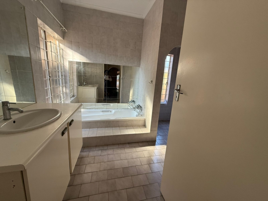 6 Bedroom Property for Sale in Safari Gardens North West